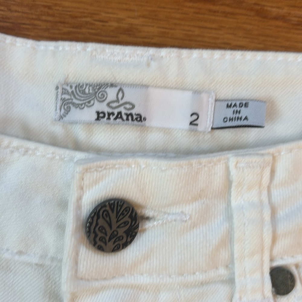 Prana White Denim Brown Aztec Print Raw Hem Shorts Size 2 - Picture 2 of 7